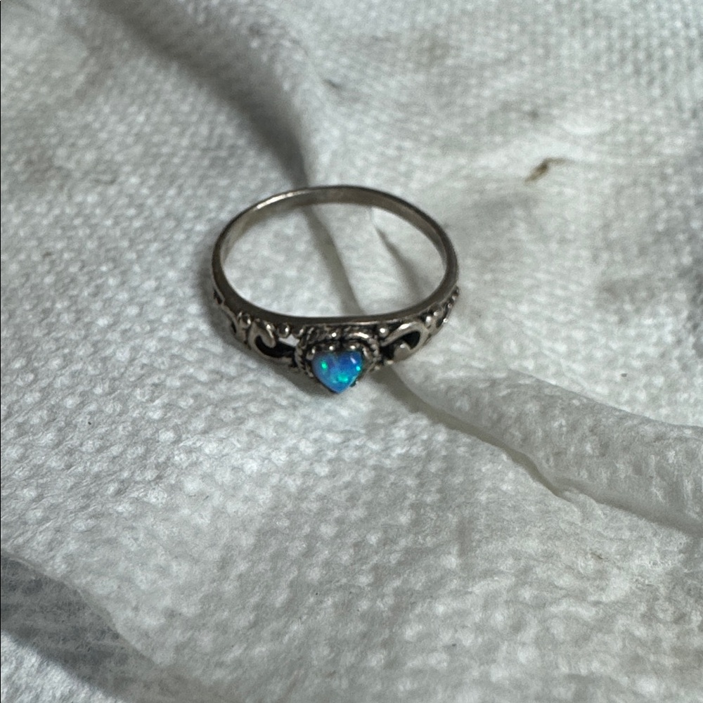 Ring w/blue Opal